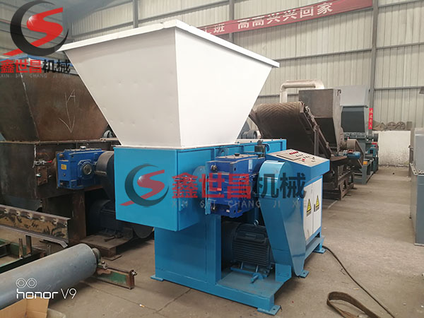 80型單軸撕碎機山東臨沂發貨